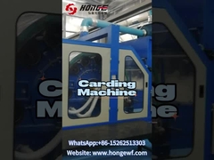 Qual è il processo di produzione della fibra di poliestere attraverso la macchina di cardatura?